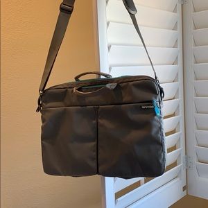 Incase Made for apple lap top computer- large